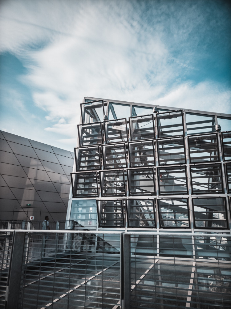 a picture of multistorey steel building