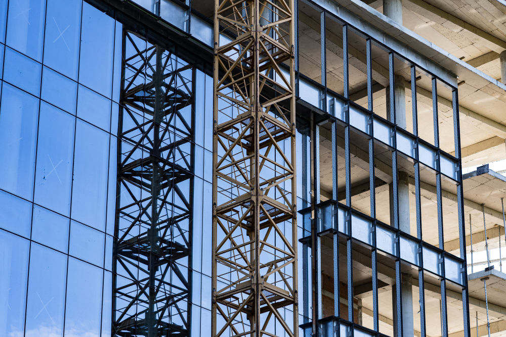 a picture of multistorey steel building